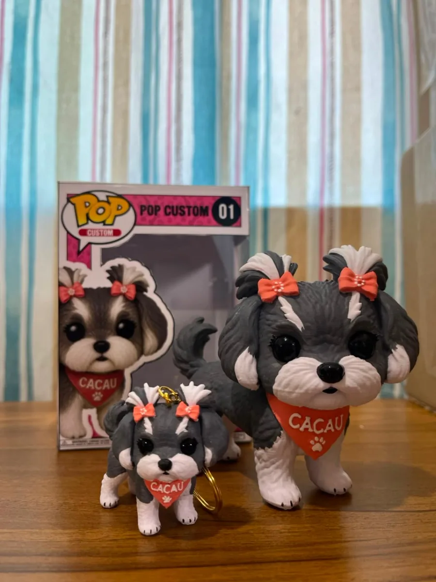 Peça personalizada pronta da cachorrinha Cacau com chaveiro e caixa